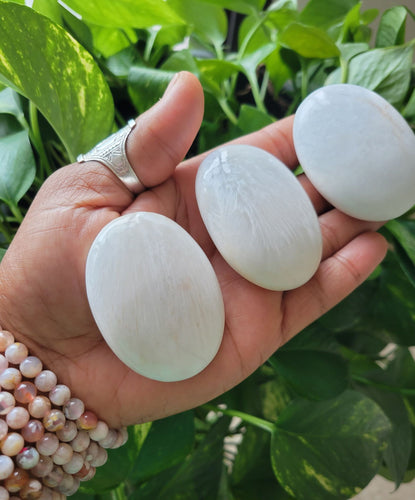 Scolecite Palm Stone